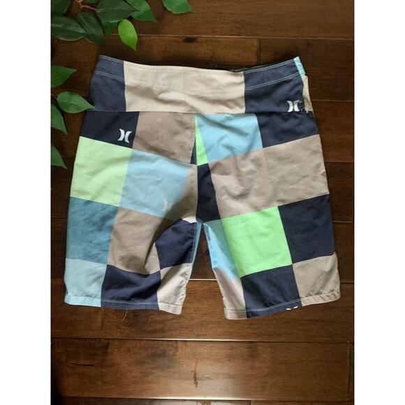 Hurley blue, green, beige geometric board swim shorts - size 30 - Picture 3 of 3